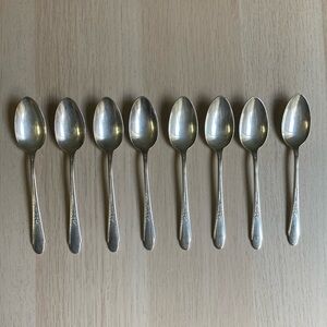 Vintage Set of 8 Silver Plated Teaspoons WM. ROGERS & SON IS GARDENIA Pattern